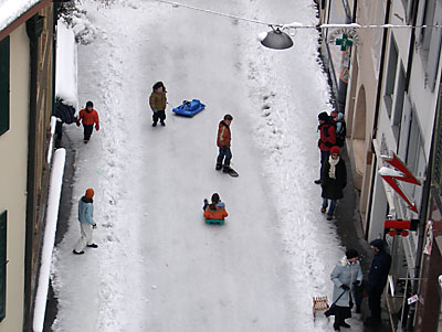 Downhill sledding and snow boarding at Spalenberg on 5 March 2006